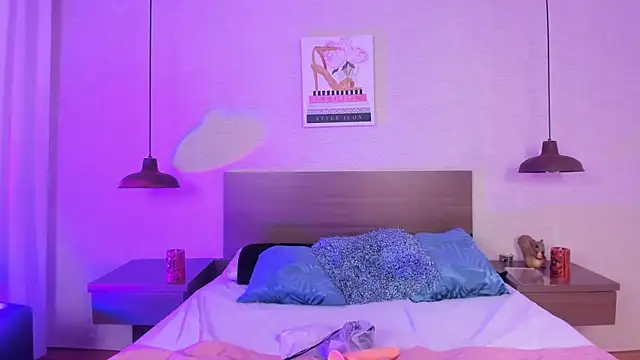 Snapshot of cloehill_ chatting on 10.28.25 cloehill online show from 10.28.25