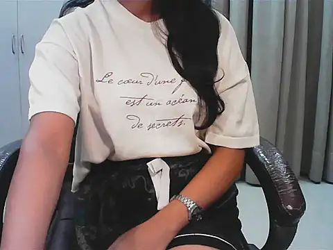 Snapshot of short_girl_ chatting on 11.07.25 short girl online show from 11.07.25