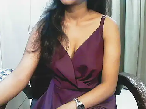 Snapshot of short_girl_ chatting on 11.17.25 short girl online show from 11.17.25