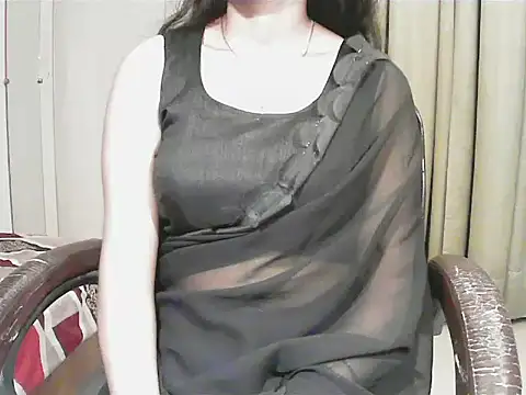 Snapshot of short_girl_ chatting on 12.13.25 short girl online show from 12.13.25