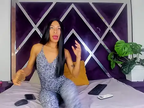 angelkyraasm online show from 11.17.25