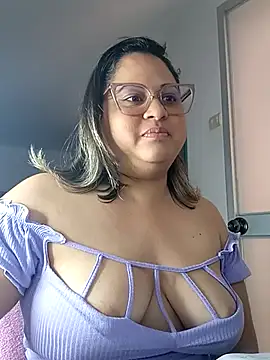 Snapshot of Chiki_hot92 chatting on 10.16.25 Chiki hot92 online show from 10.16.25