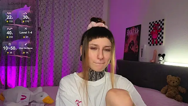 LilithPoison online show from 11.12.25