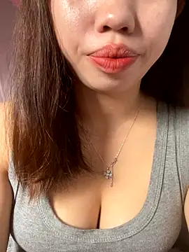 Snapshot of Rose-babyx chatting on 11.08.25 Rose-babyx online show from 11.08.25