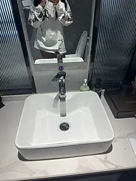 Snapshot of xiaobaimao6 chatting on 10.31.25 xiaobaimao6 online show from 10.31.25