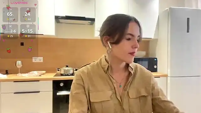 Snapshot of FavorLeila chatting on 09.24.25 FavorLeila online show from 09.24.25