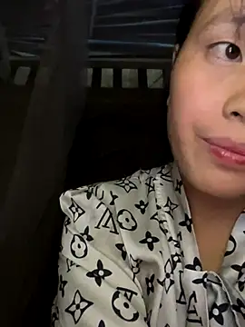 Snapshot of huong-18 chatting on 11.03.25 huong-18 online show from 11.03.25