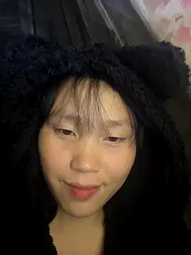 Snapshot of huong-18 chatting on 11.11.25 huong-18 online show from 11.11.25