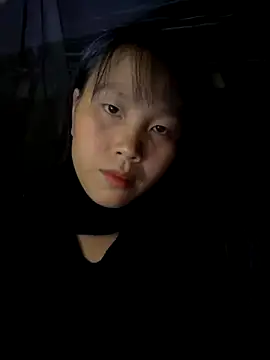 Snapshot of huong-18 chatting on 11.16.25 huong-18 online show from 11.16.25