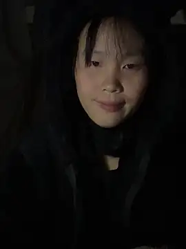 Snapshot of huong-18 chatting on 11.18.25 huong-18 online show from 11.18.25