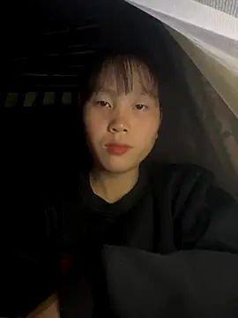 Snapshot of huong-18 chatting on 12.04.25 huong-18 online show from 12.04.25