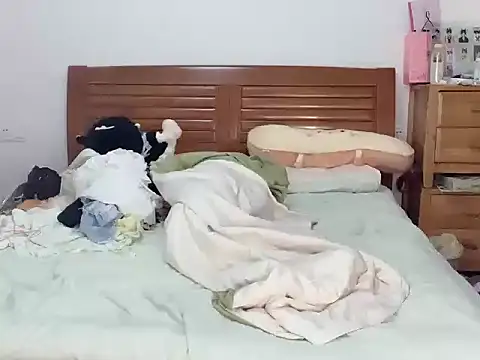 Snapshot of Akong11 chatting on 09.19.25 Akong11 online show from 09.19.25