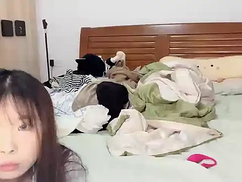 Snapshot of Akong11 chatting on 09.21.25 Akong11 online show from 09.21.25