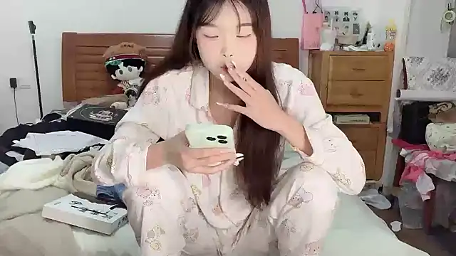 Snapshot of Akong11 chatting on 09.28.25 Akong11 online show from 09.28.25