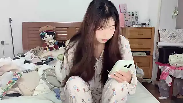 Snapshot of Akong11 chatting on 09.30.25 Akong11 online show from 09.30.25