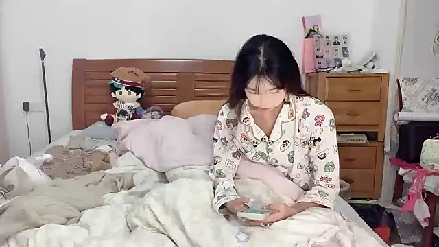 Snapshot of Akong11 chatting on 10.05.25 Akong11 online show from 10.05.25