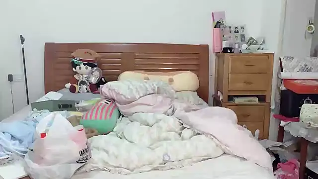 Snapshot of Akong11 chatting on 10.16.25 Akong11 online show from 10.16.25