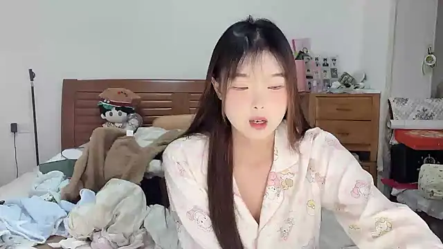 Snapshot of Akong11 chatting on 10.17.25 Akong11 online show from 10.17.25