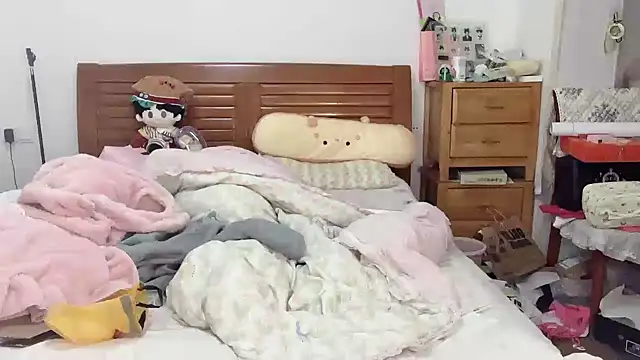 Snapshot of Akong11 chatting on 10.22.25 Akong11 online show from 10.22.25