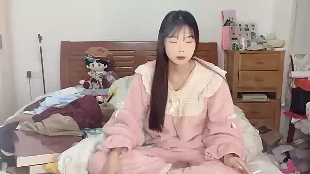 Snapshot of Akong11 chatting on 10.24.25 Akong11 online show from 10.24.25