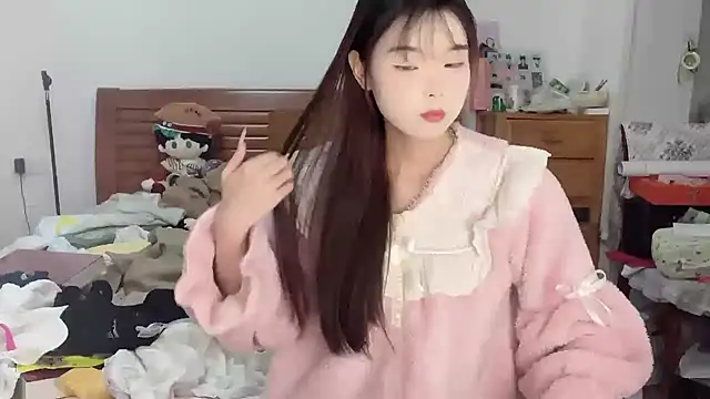 Snapshot of Akong11 chatting on 10.25.25 Akong11 online show from 10.25.25