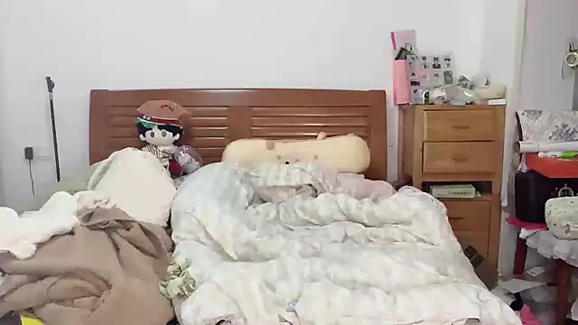 Snapshot of Akong11 chatting on 10.27.25 Akong11 online show from 10.27.25