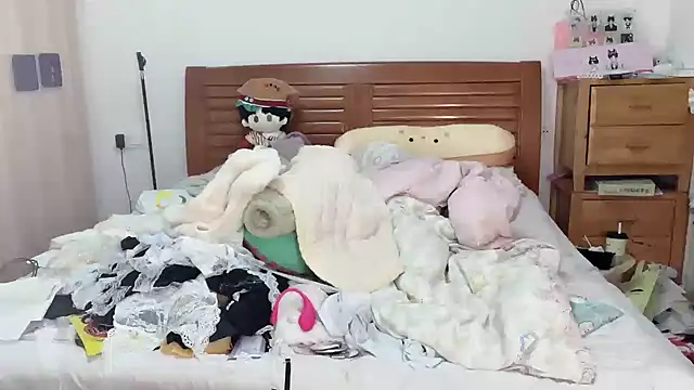 Snapshot of Akong11 chatting on 10.31.25 Akong11 online show from 10.31.25