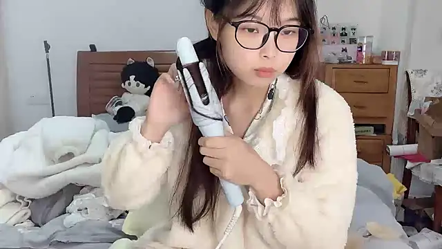 Snapshot of Akong11 chatting on 11.24.25 Akong11 online show from 11.24.25