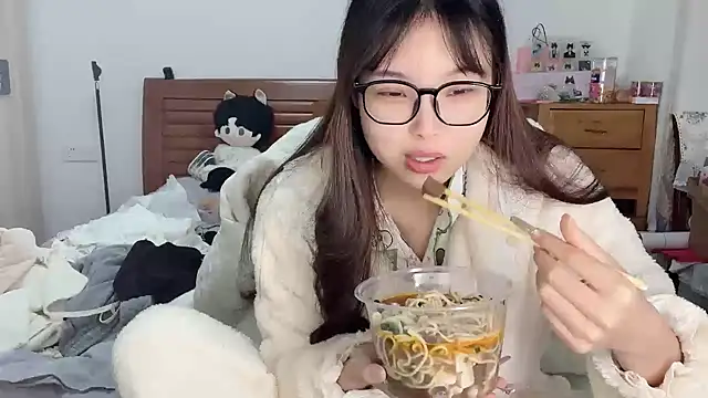 Snapshot of Akong11 chatting on 11.25.25 Akong11 online show from 11.25.25