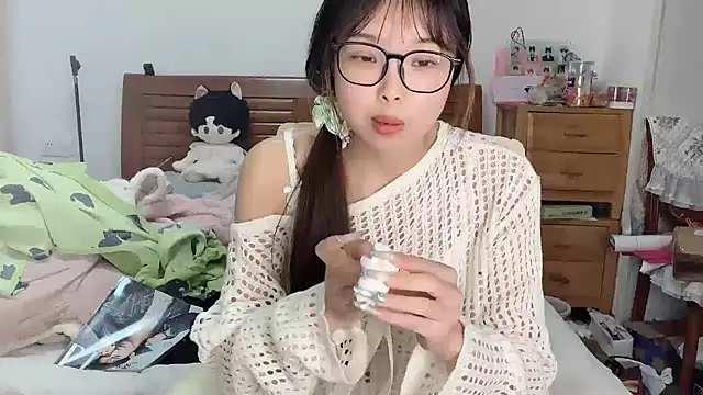 Snapshot of Akong11 chatting on 11.30.25 Akong11 online show from 11.30.25