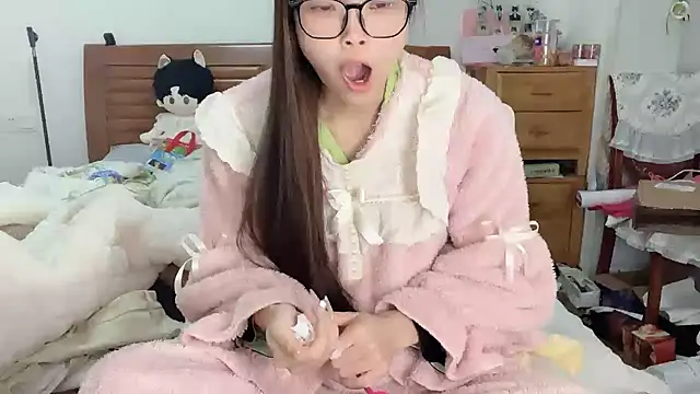 Snapshot of Akong11 chatting on 12.03.25 Akong11 online show from 12.03.25