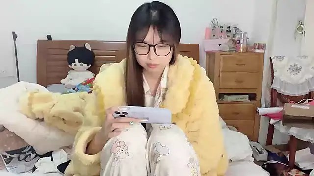 Snapshot of Akong11 chatting on 12.05.25 Akong11 online show from 12.05.25