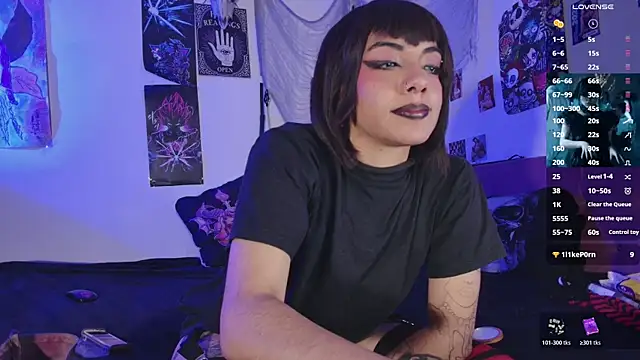 Snapshot of agathaaiko6 chatting on 11.28.25 agathaaiko6 online show from 11.28.25