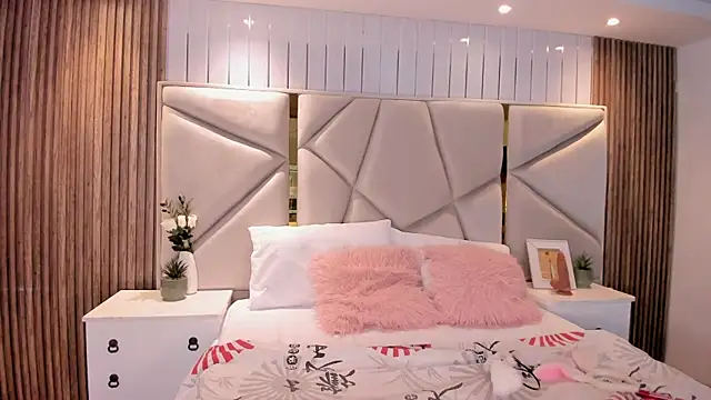 Snapshot of Maddy_XOXO_HOT chatting on 09.20.25 Maddy XOXO HOT online show from 09.20.25