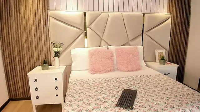 Snapshot of Maddy_XOXO_HOT chatting on 09.30.25 Maddy XOXO HOT online show from 09.30.25