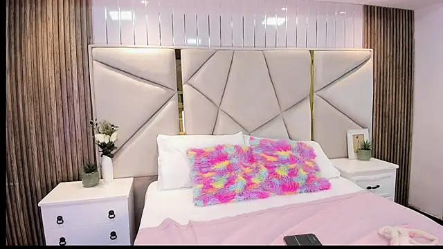 Snapshot of Maddy_XOXO_HOT chatting on 10.15.25 Maddy XOXO HOT online show from 10.15.25