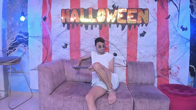 Juicy Creww online show from 10.16.25