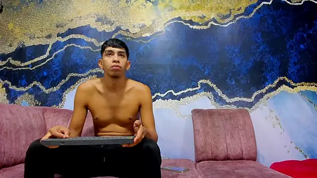 Juicy Creww online show from 11.07.25