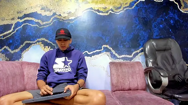 Juicy Creww online show from 12.01.25