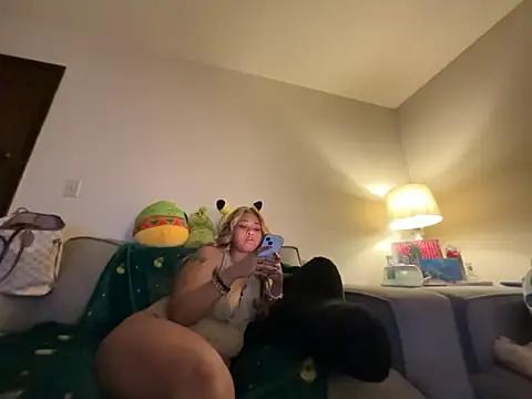 Snapshot of GoddessFatPuss chatting on 12.23.25 GoddessFatPuss online show from 12.23.25