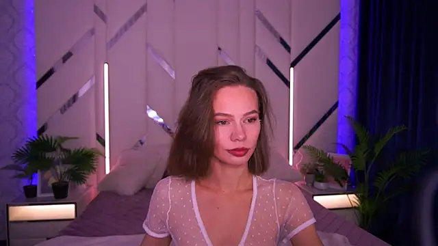 ShyySiren online show from 12.04.25