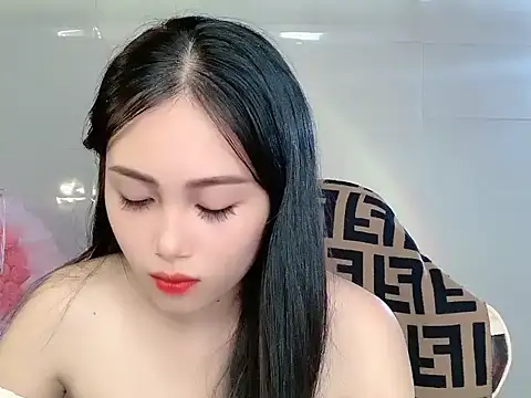 Lyly4757 online show from 10.29.25