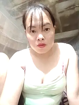 Snapshot of emilyzz chatting on 10.22.25 emilyzz online show from 10.22.25