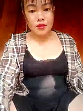 Snapshot of emilyzz chatting on 10.27.25 emilyzz online show from 10.27.25