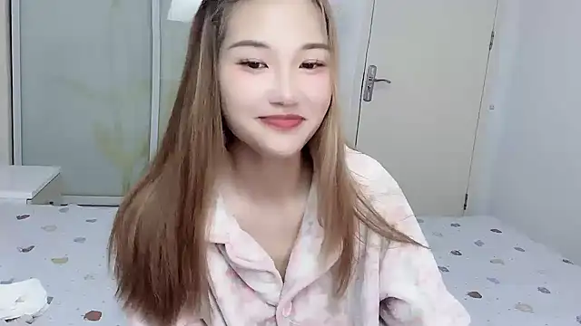 Snapshot of W-Sunflower chatting on 10.16.25 W-Sunflower online show from 10.16.25