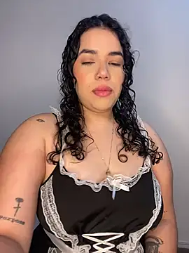 krisstenSantos online show from 11.18.25