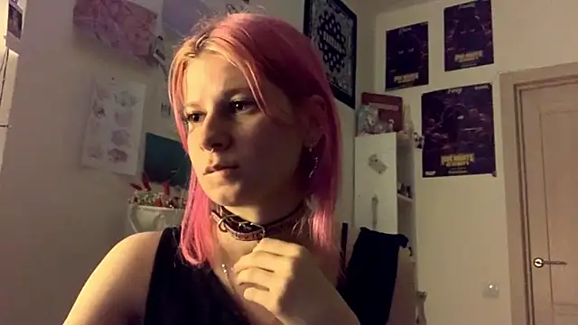 Snapshot of PinkVampire chatting on 09.21.25 PinkVampire online show from 09.21.25