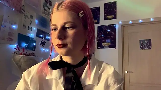 Snapshot of PinkVampire chatting on 09.27.25 PinkVampire online show from 09.27.25