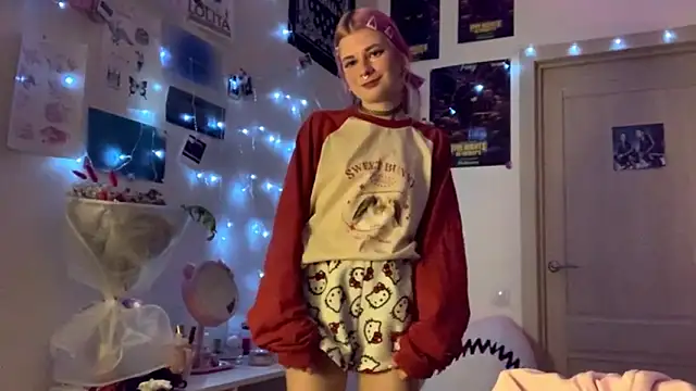 Snapshot of PinkVampire chatting on 09.29.25 PinkVampire online show from 09.29.25