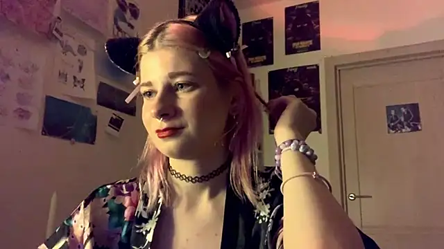 Snapshot of PinkVampire chatting on 10.07.25 PinkVampire online show from 10.07.25